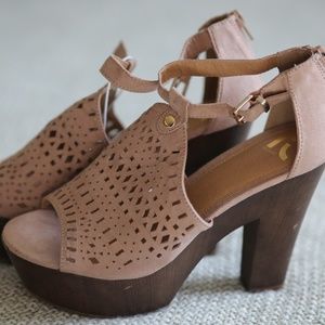 Chinese Laundry Blush Suede Heels